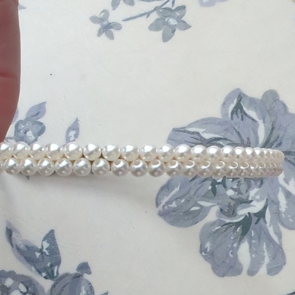 Elegant Pearl Hair Accessories Set Of 4 - Picture 7 of 7